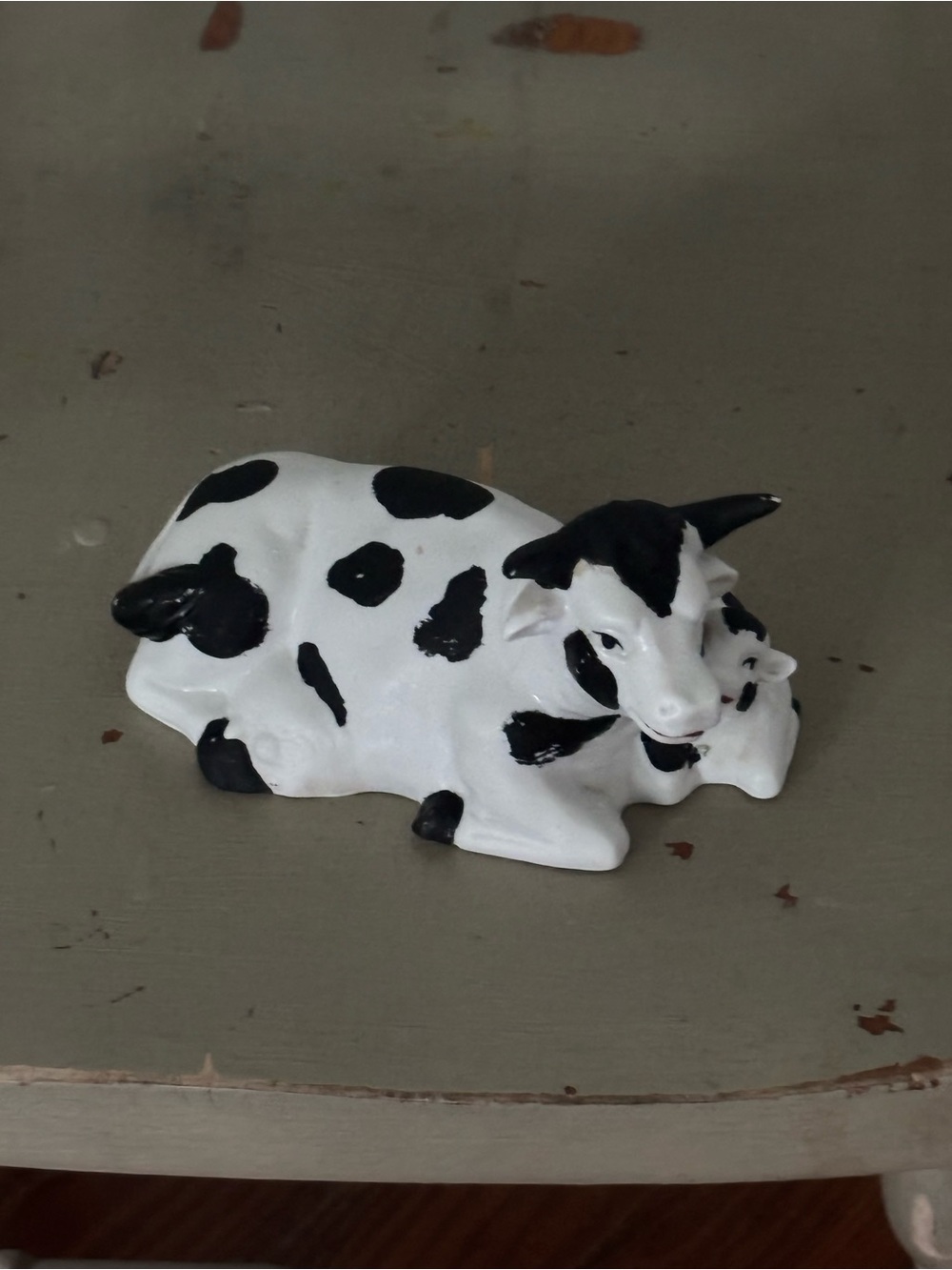 Vintage handgemalt.   Rare Hand-Painted Black and White Ceramic Cow Figurine